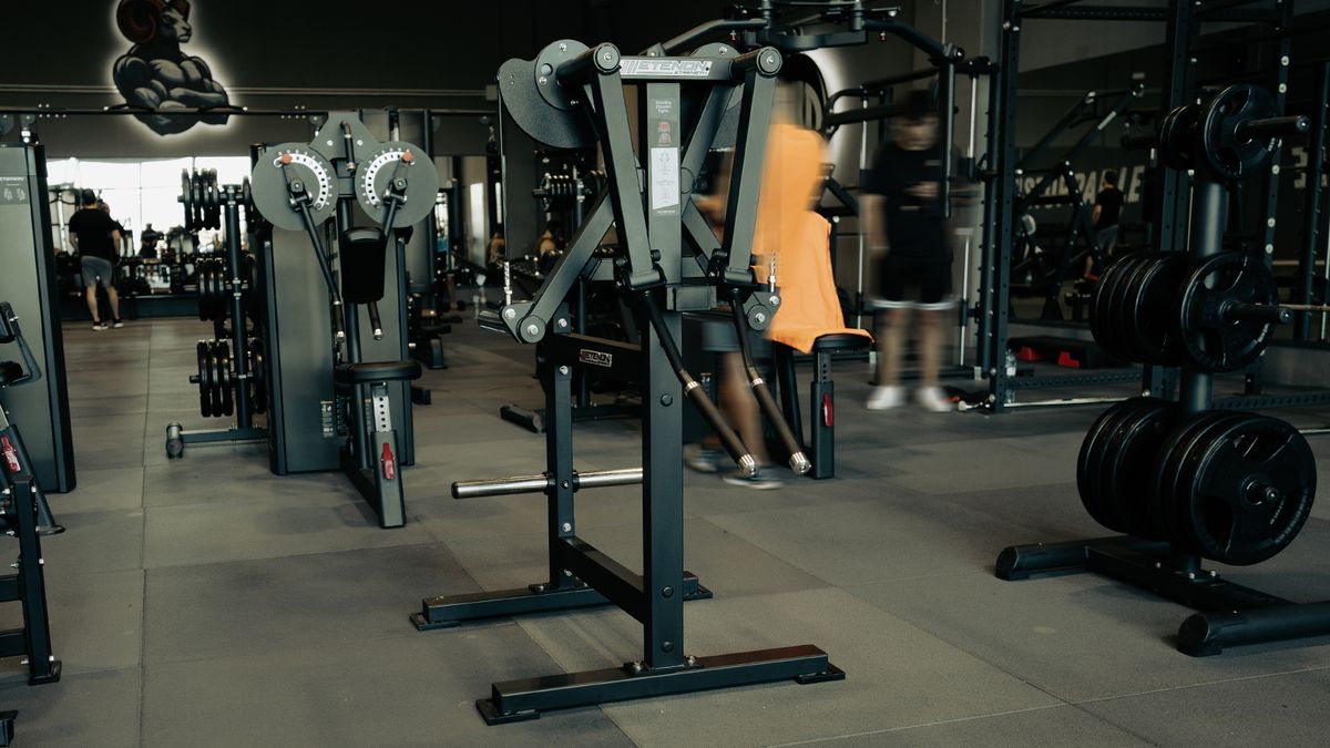 VUELOS DE PIE / ISO-LATERAL STANDING LATERAL RAISE ETENON